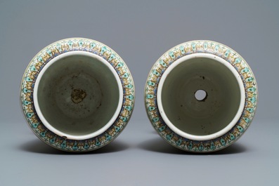 A pair of Chinese famille verte urns, 19th C.