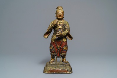 Een grote Chinese koud beschilderde bronzen figuur van een tempelwachter, Ming