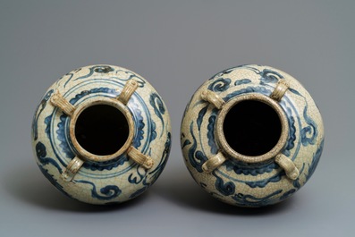 Een paar Chinese blauwwitte Swatow potten, Ming