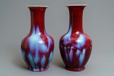 Une paire de vases en porcelaine de Chine sang de boeuf et flamb&eacute;, 19/20&egrave;me