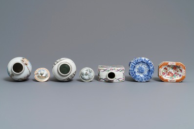A varied collection of Chinese blue and white and famille rose export porcelain, Kangxi/Qianlong
