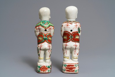 Deux figures des fr&egrave;res Hoho en porcelaine de Chine famille verte, Kangxi