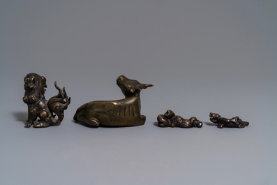 Quatre presse-papiers en bronze, Chine, 18/19&egrave;me