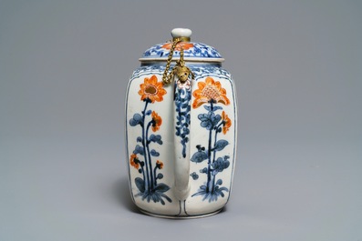 A large Japanese Kakiemon blue and white, iron red and gilt teapot, Edo, 17th C.