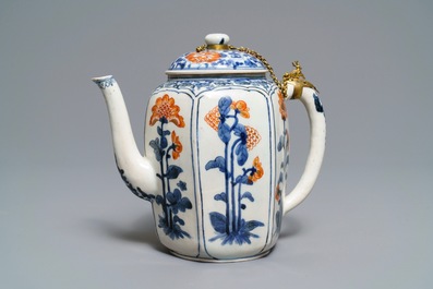 A large Japanese Kakiemon blue and white, iron red and gilt teapot, Edo, 17th C.