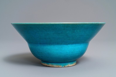 Een Chinese monochrome turquoise kom, Kangxi