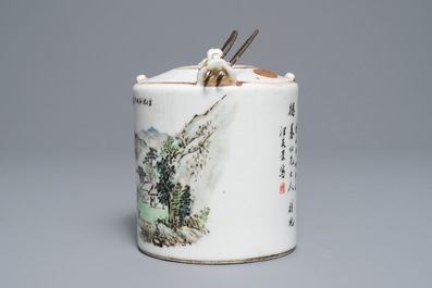 Drie Chinese qianjiang cai theepotten en een ovalen schotel, 19/20e eeuw