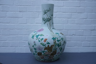 A Chinese famille rose tianqiu ping vase with birds, Qianlong mark, 19th C.