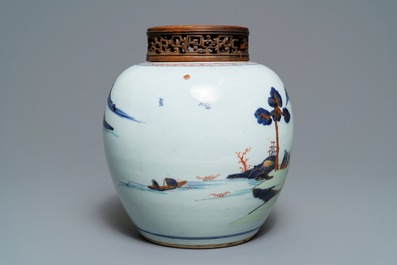 Een Chinese Imari-stijl pot met landschapsdecor, Kangxi