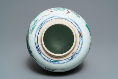 Un pot &agrave; gingembre en porcelaine de Chine doucai, prob. Kangxi/Yongzheng