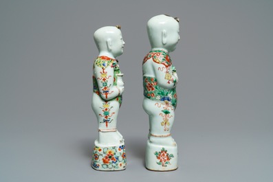 Deux figures des fr&egrave;res Hoho en porcelaine de Chine famille verte, Kangxi