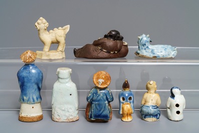 Neuf figures en biscuit &eacute;maill&eacute; bleu et blanc, Chine, Qianlong