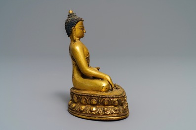 Een verguld bronzen figuur van Boeddha Vajrasana, Tibet, 15/16e eeuw