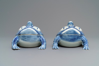 A pair of Chinese blue and white frog tureens and covers, 20th C.