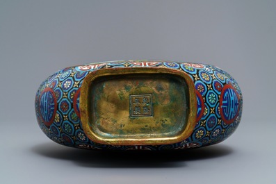 A Chinese cloisonn&eacute; moonflask, Qianlong mark, 19/20th C.