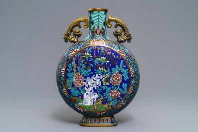 A Chinese cloisonn&eacute; moonflask, Qianlong mark, 19/20th C.