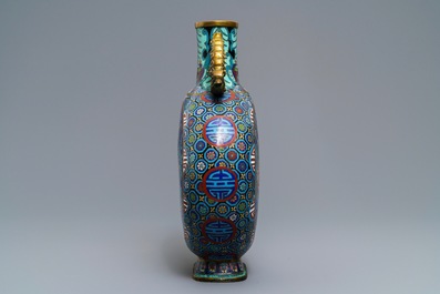 Een Chinese cloisonn&eacute; moonflask, Qianlong merk, 19/20e eeuw