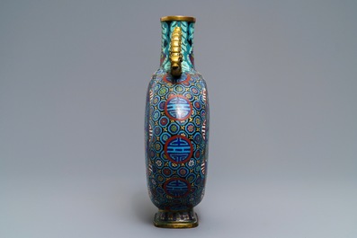 A Chinese cloisonn&eacute; moonflask, Qianlong mark, 19/20th C.