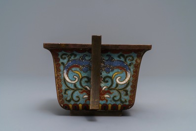 Een vierkante Chinese cloisonn&eacute; wierookbrander, Qianlong merk en periode