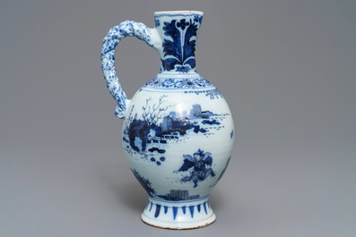 Een grote blauwwitte Delftse chinoiserie kan met gedraaid oor, eind 17e eeuw