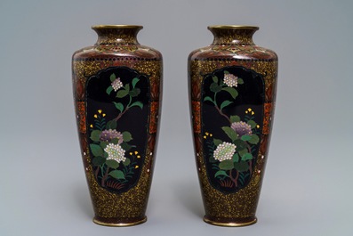 Trois vases en &eacute;maux cloisonn&eacute;s, Japon, Meiji, 19&egrave;me