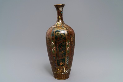 Trois vases en &eacute;maux cloisonn&eacute;s, Japon, Meiji, 19&egrave;me