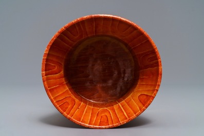 Un pot &agrave; pinceaux en porcelaine de Chine &agrave; d&eacute;cor 'faux bois', 19/20&egrave;me
