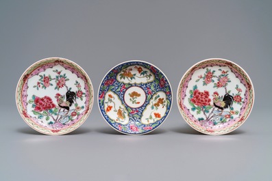 Drie Chinese famille rose koppen en schotels en een paar zoutvaten, Qianlong en later