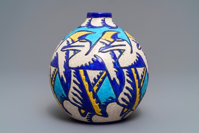 Een art deco vaas met glanzend craquel&eacute; glazuur, Charles Catteau voor Boch K&eacute;ramis, 1e helft 20e eeuw