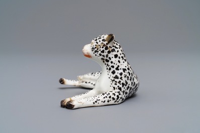 Un mod&egrave;le d'un l&eacute;opard en porcelaine de Meissen, Allemagne, 19&egrave;me