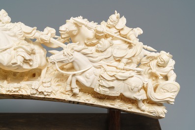 Un groupe en ivoire figurant des cavaliers, Chine, 2&egrave;me moiti&eacute; du 20&egrave;me