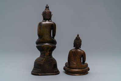 Twee bronzen figuren van Boeddha, Siam en Nepal, 17/18e eeuw