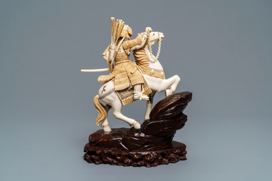 A Japanese ivory figure of a warrior on horseback, 1st half 20th C.