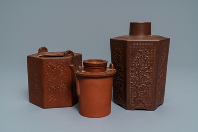 Een Chinese Yixing steengoed theebus en een theepot met reli&euml;fdecor, Kangxi