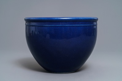 A Chinese monochrome blue jardini&egrave;re, 18/19th C.