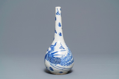 A Chinese blue and white 'Bleu de Hue' Vietnamese market vase, Nei Fu mark, 19th C.