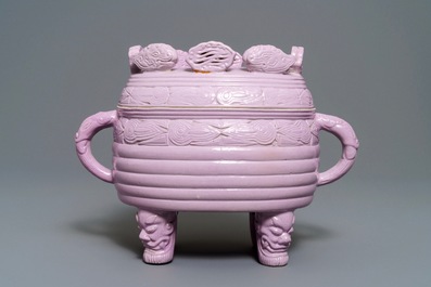 A Chinese monochrome pink-glazed censer and cover, 19/20th C.