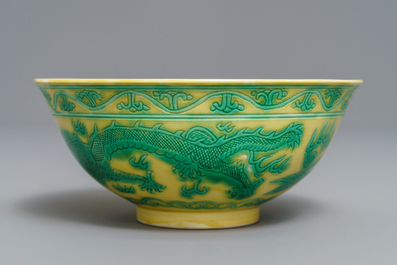 A Chinese yellow and green-glazed 'dragon' bowl, Guangxu mark, 20th C.