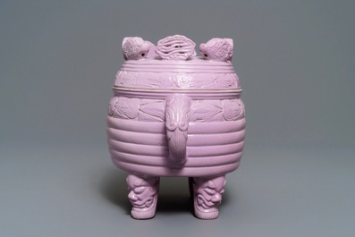 A Chinese monochrome pink-glazed censer and cover, 19/20th C.