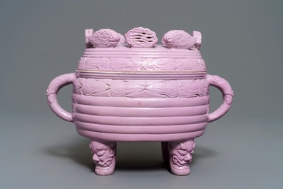 A Chinese monochrome pink-glazed censer and cover, 19/20th C.