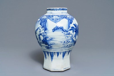 Een Chinese blauwwitte balustervaas met figuratief decor, Transitie periode