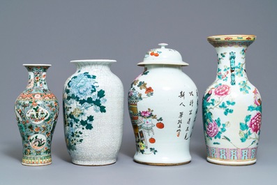 Quatre vases en porcelaine de Chine famille rose, verte et qianjiang cai, 19/20&egrave;me