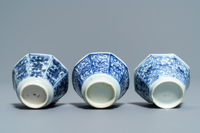 Fifteen Chinese blue and white cups and 19 saucers, Kangxi