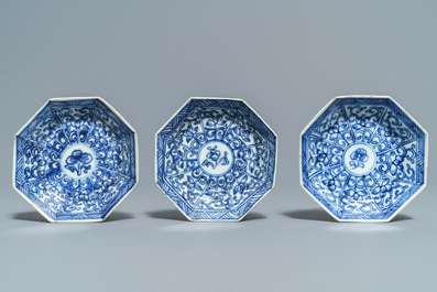 Fifteen Chinese blue and white cups and 19 saucers, Kangxi