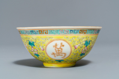 A varied collection of Chinese porcelain, 18/20th C.