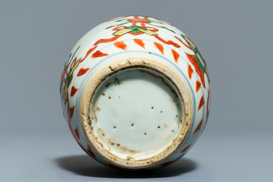 A varied collection of Chinese porcelain, 17/18th C.