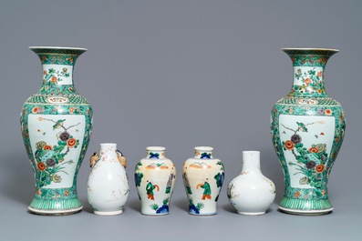 Six vases en porcelaine de Chine famille rose et verte, 19&egrave;me