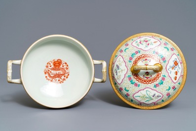 Een Chinese famille rose terrine met floraal decor, Guangxu merk, 19/20e eeuw