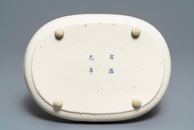 A Chinese blue and white 'Bleu de Hue' Vietnamese market tray, 19th C.