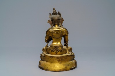 Une figure d'une Tara Blanche en bronze dor&eacute;, Sino-Tibet, Ming